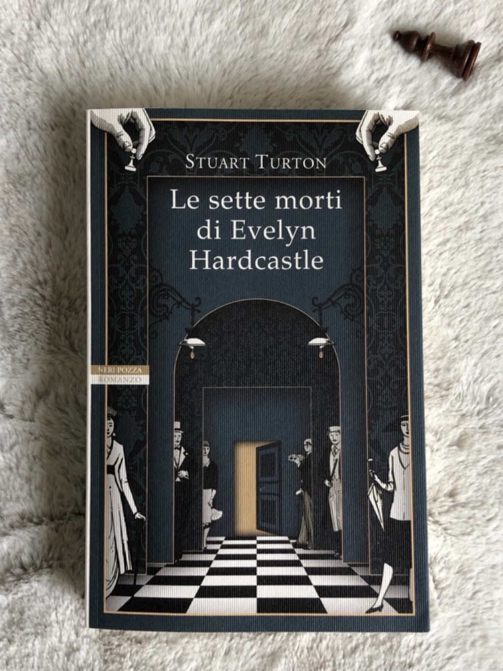 Le sette morti di Evelyn Hardcastle Book Signed by Stuart Turton -  CharityStars