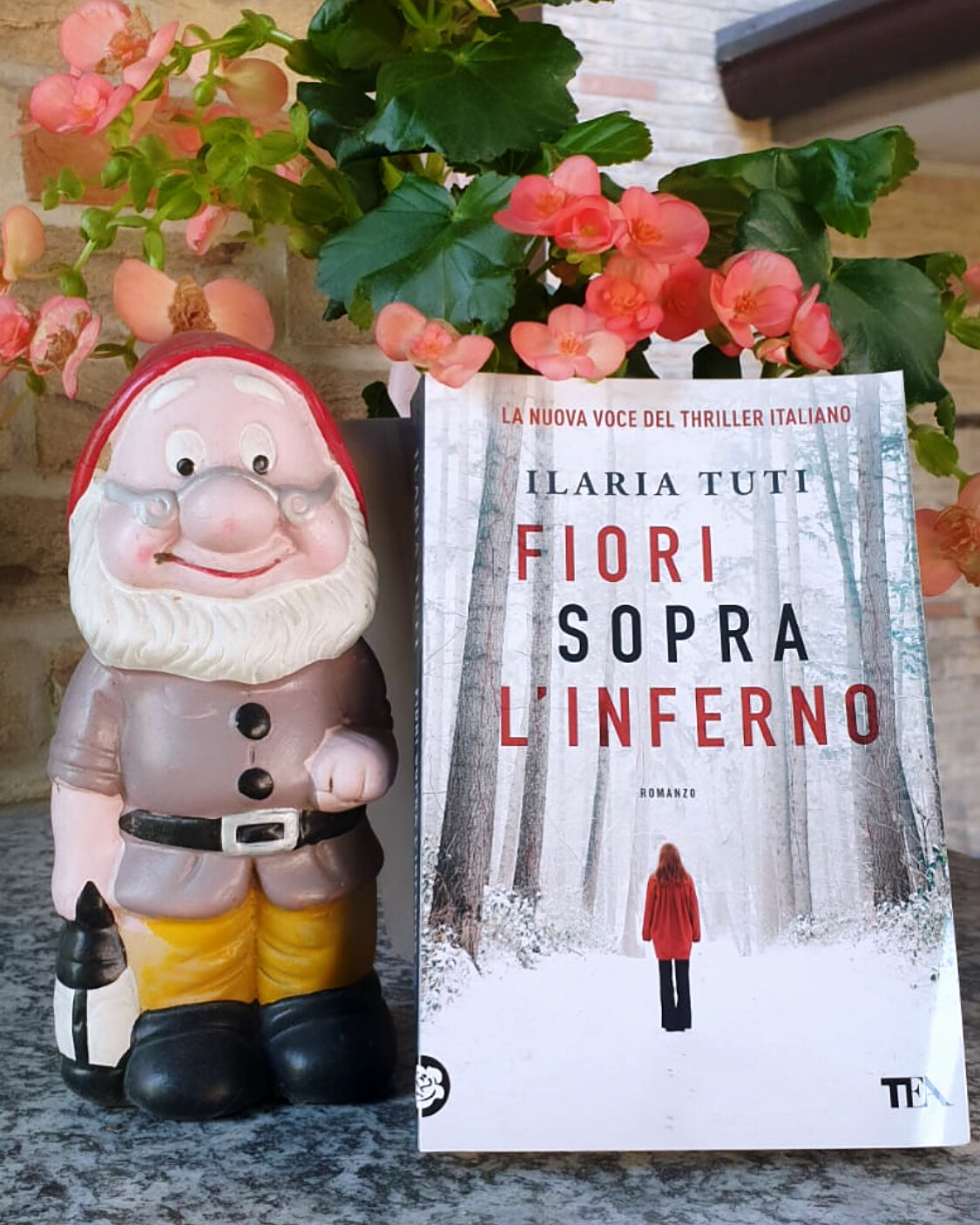 Fiori sopra l'inferno Ilaria Tuti recensione